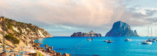 Obraz na plátně Horizontal image summer at Cala d'Hort beach