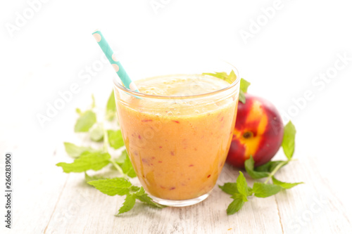 peach fruit juice, smoothie and mint