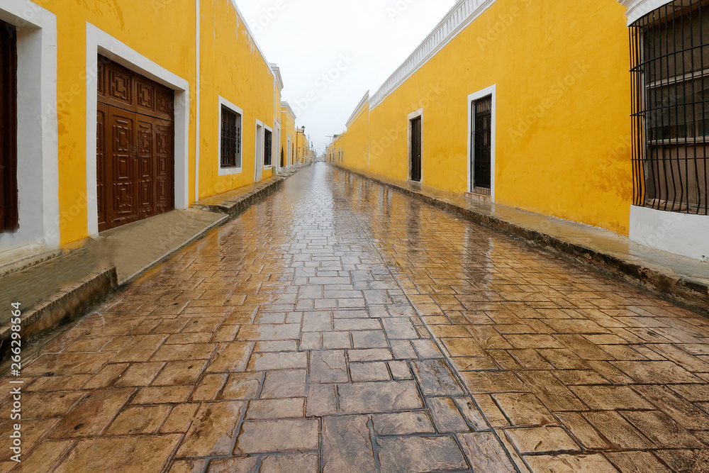 Izamal is a small city in the Mexican state of Yucatán, in southern Mexico..Izamal is known in Yucatán as the Yellow City, most of its buildings are painted yellow, and the City of Hills.
