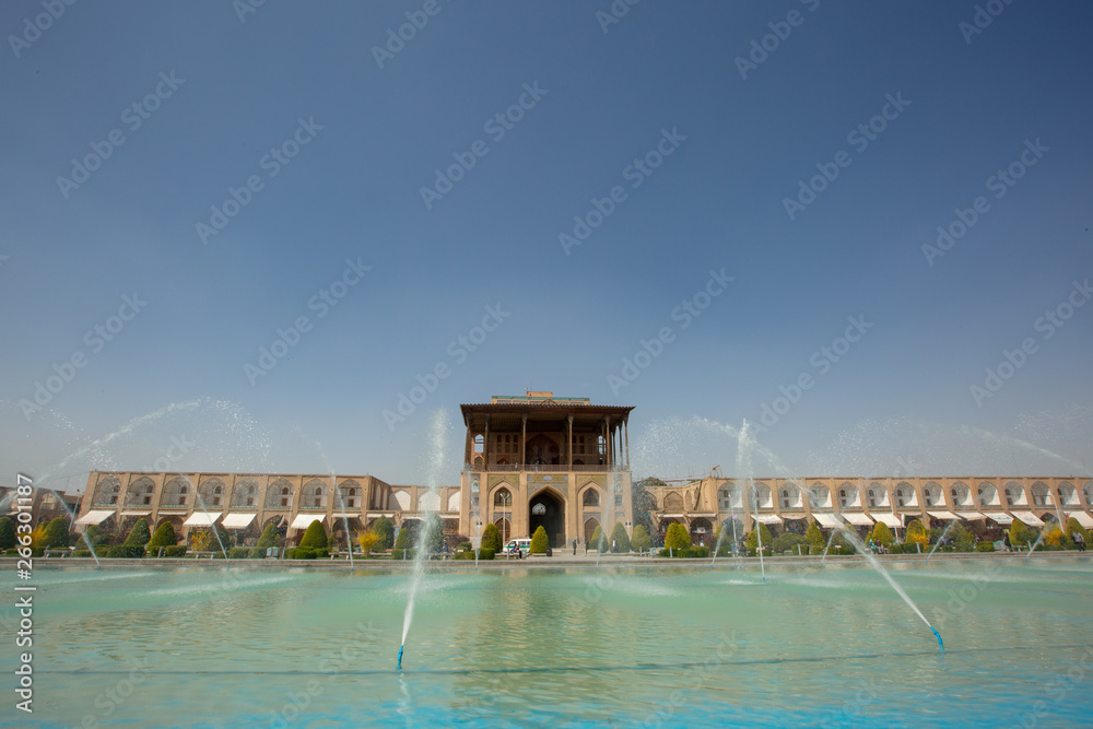 Naklejka premium Meidān-e Naqsch-e Dschahān, im historischen Zentrum der Stadt Isfahan wurde auch als UNESCO-Weltkulturerbes aufgenommen.