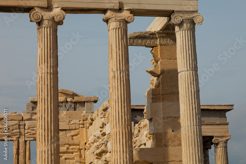 Templo de Erecteion. Acrópolis. Atenas, Grecia photo