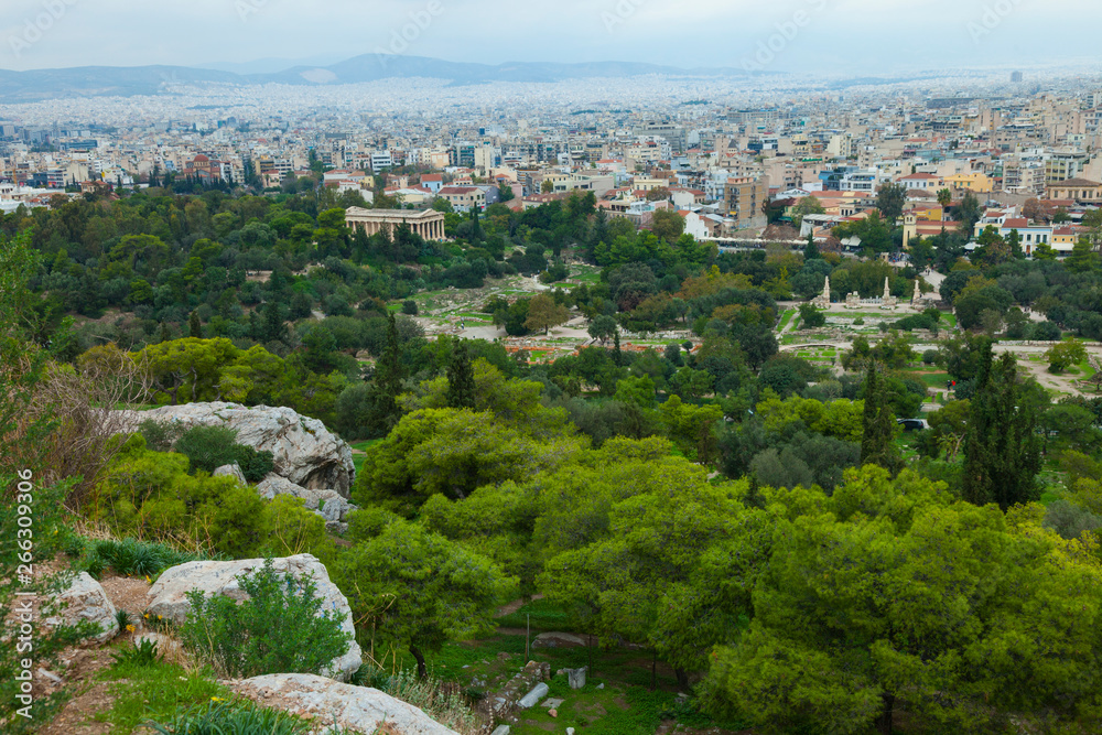 Templo de Hefesto en el Agora Griega. Vista desde Colina de Areópago. Atenas, Grecia