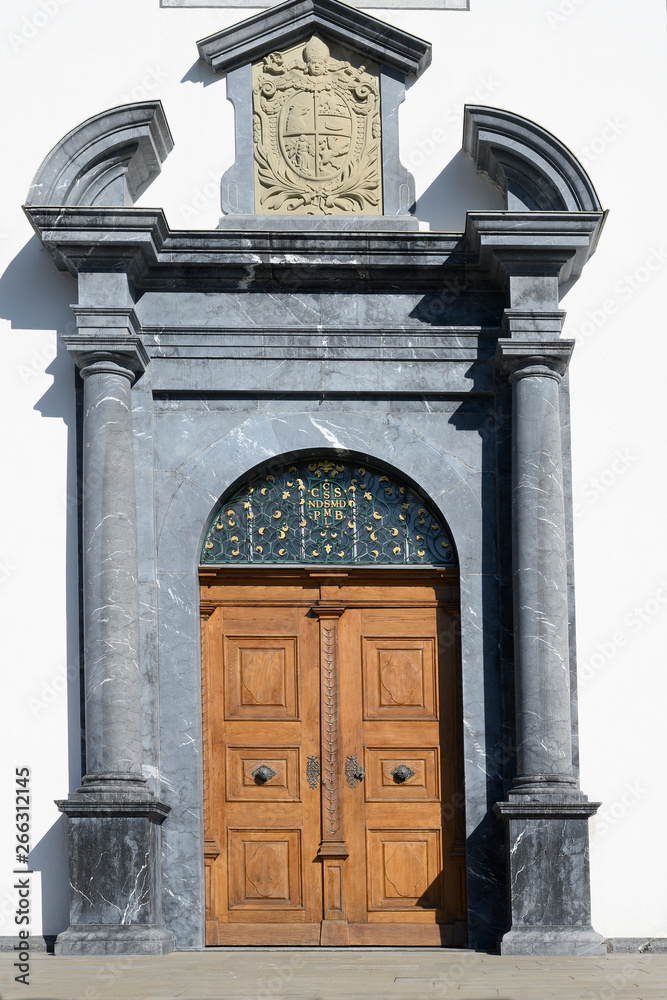 Obraz premium Eingangsportal der Klosterkirche, Engelberg, Obwalden, Schweiz