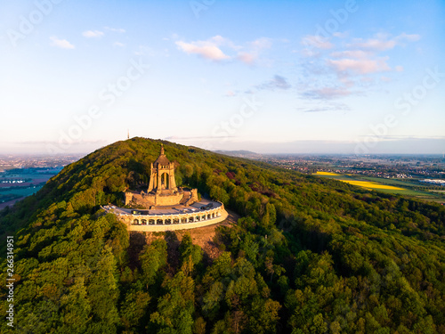 Kaiser Wilhelm Denkmal in Porta Westfalica, Luftaufnahme im Sommer, Deutschland photo