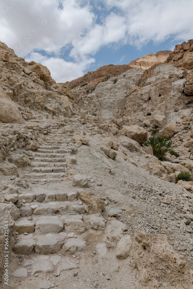 steps to the top of masada mountain