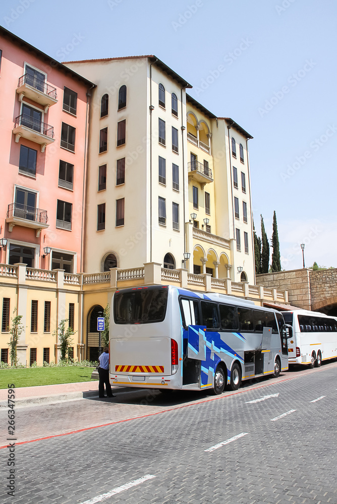 busses lined up in front of a hotel