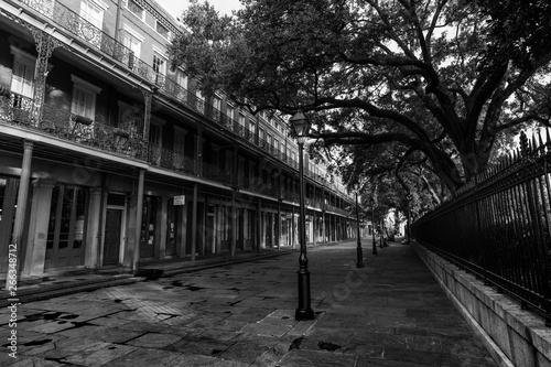 Canvastavla Early morning in the French Quarter, next to Jackson Square