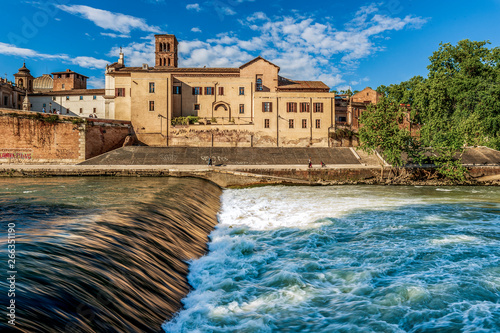 Φωτογραφία Isola Tiberina, Island, River, Tevere, Bridge, Rotto, Cestio, Trastevere district, Basilica of St