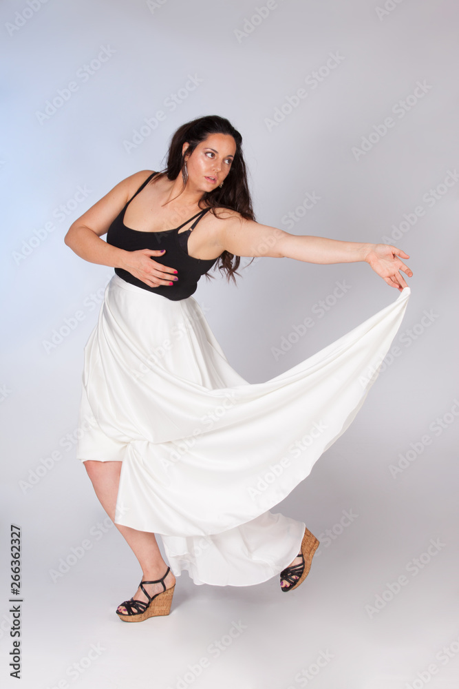 Fototapeta premium Modelo joven de tallas grandes