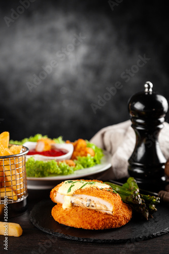 Valokuva Cordon bleu and chicken nuggets