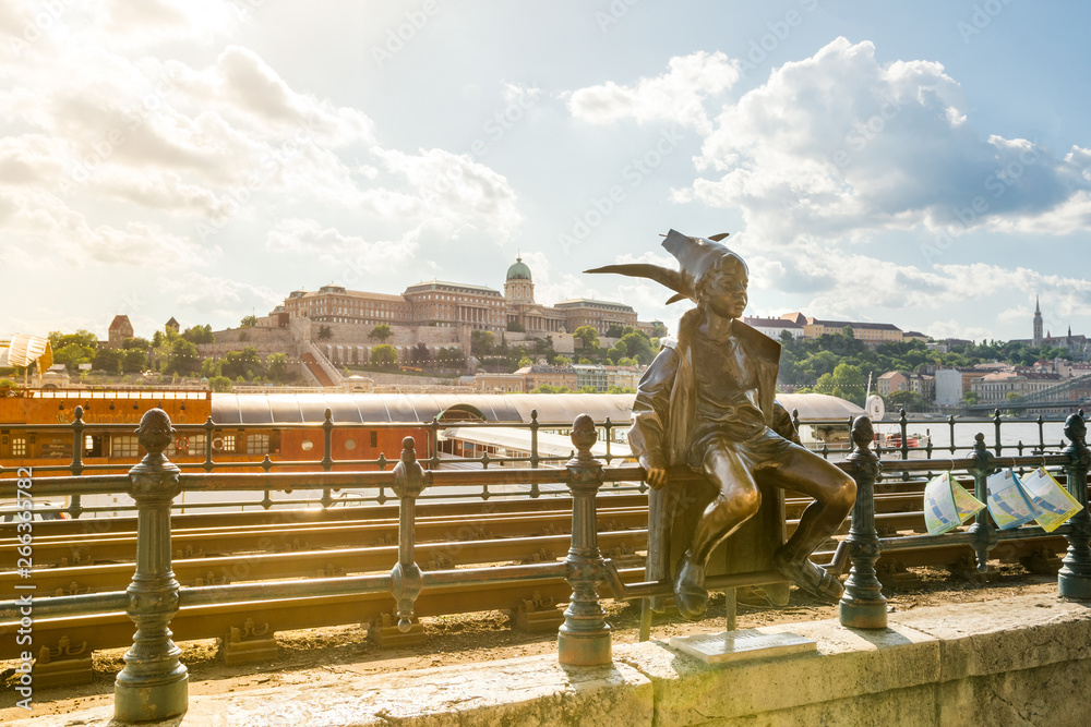 Fototapeta premium Kleine Prinzessin, Budapest, Ungarn 
