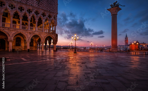 Fototapeta Naklejka Na Ścianę i Meble -  San Marco in Venice, Italy at the sunrise