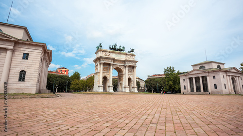 Photos Arch of Peace, or Arco della Pace, city gate in the centre of the Old Town of Mi
