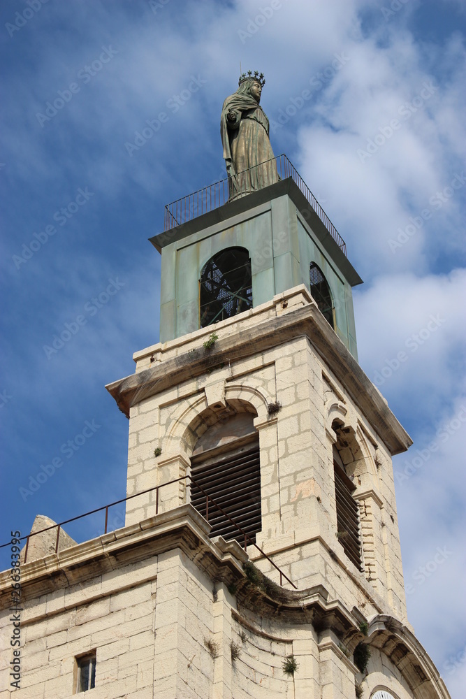 Clocher de l'église Saint Louis à Sète :  statue de la Vierge