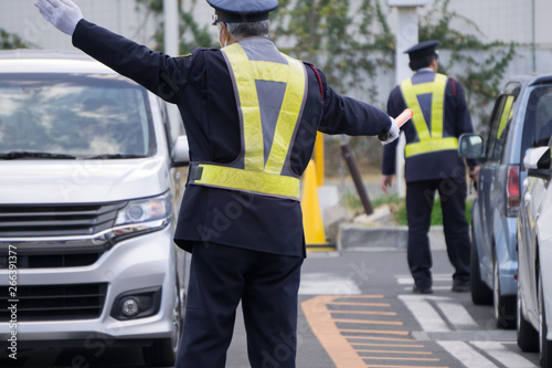 駐車場の警備員 