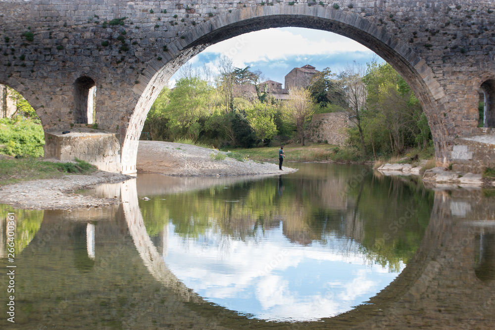 Fototapeta premium Pêcheur à Lagrasse, Corbières