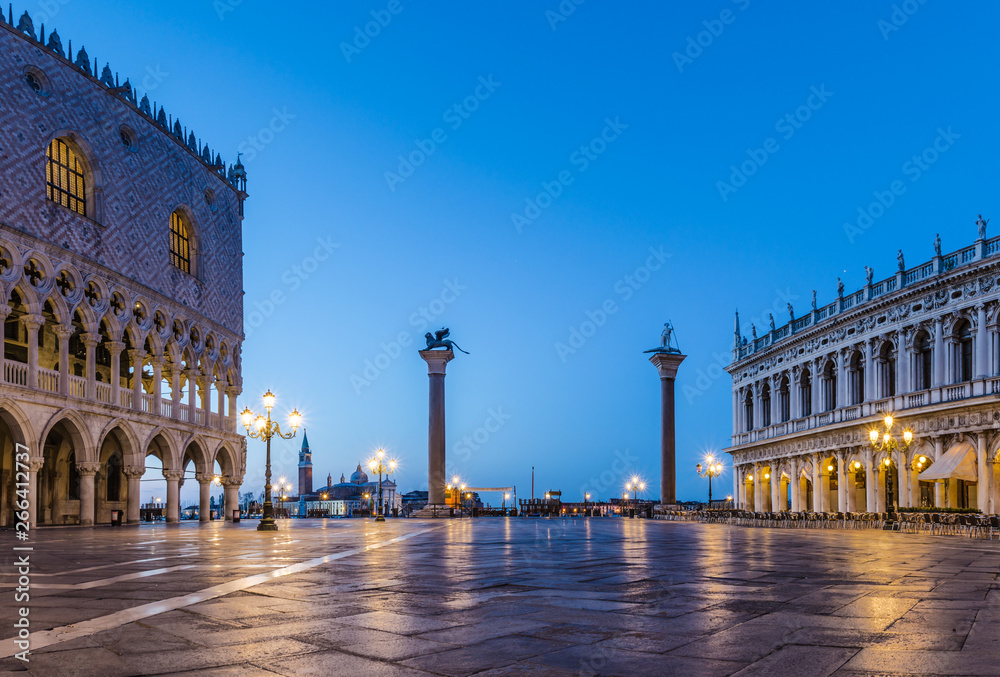 Obraz premium Venedig Markusplatz Blaue Stunde am Morgen