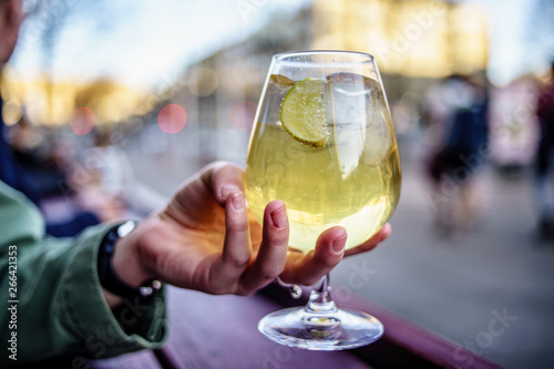 Canvas-taulu Cold refreshment glass of ginger cider. Summer drink