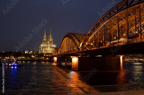 Kölner Dom bei Nacht