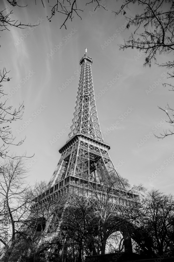 Torre Eiffel en blanco y negro