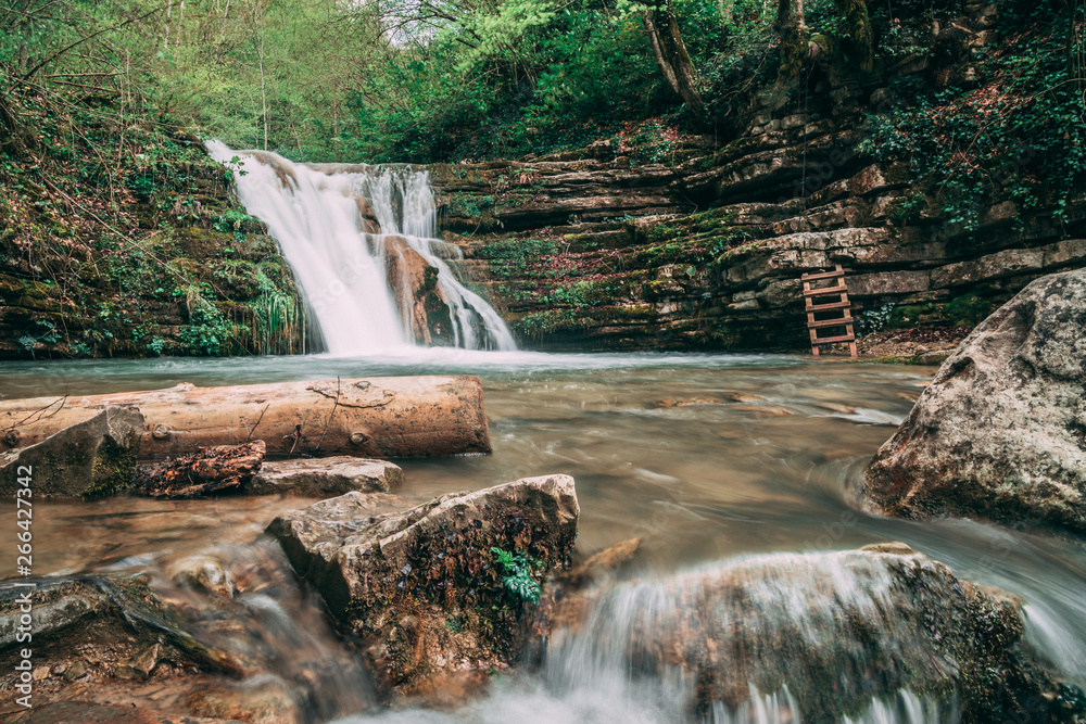 Obraz premium waterfalls in the middle of nature, relax in nature