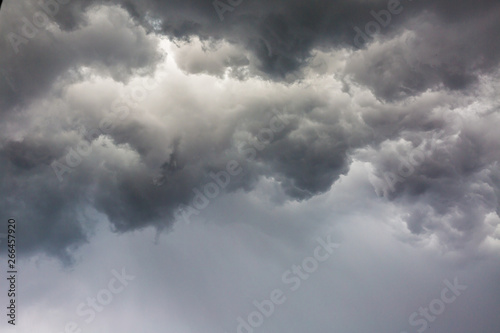 Fototapeta Naklejka Na Ścianę i Meble -  The storm clouds are blowing rain.