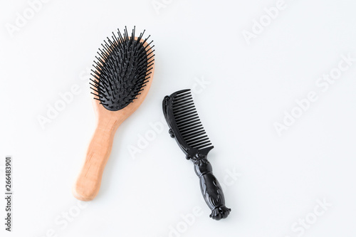 ヘアブラシ hairbrush