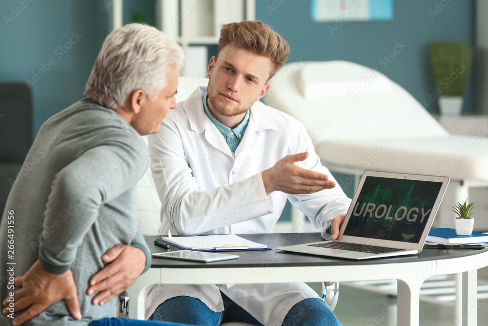 Obraz premium Male patient at urologist's office