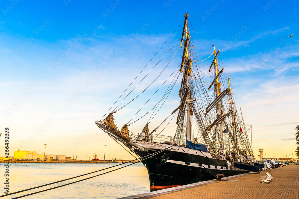 Le Belem, vieux gréement à quai au port de Sète, dans l'Herault en Occitanie, France