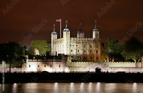 Canvas Print Night view of Tower of London