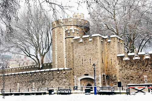 Canvas Print Snow covered Tower of London