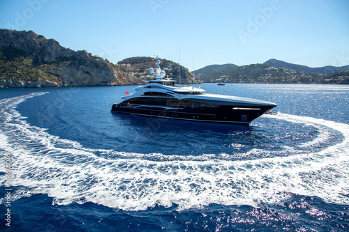 Fototapeta Naklejka Na Ścianę i Meble -  luxury yacht in the sea 