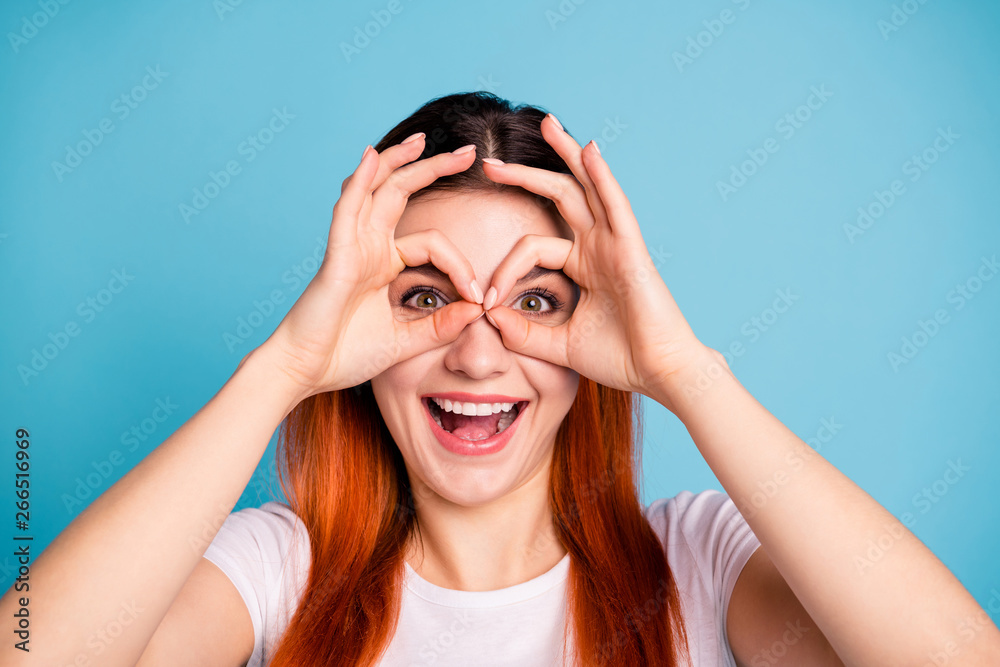Close up photo of charming cute teen teenager make faces satisfied advice ads feedback positive laugh laughter make spectacles rest free time wear trendy stylish t-shirt isolated blue background Close up photo of charming cute teen teenager make faces satisfied advice ads feedback positive laugh laughter make spectacles rest free time wear trendy stylish t-shirt isolated blue background