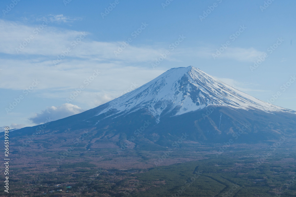 Mount Fuji, the largest and most beautiful mountain in Japan