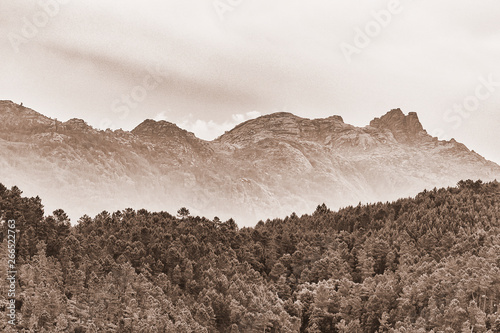 Obraz na płótnie Sepia mountains in winter season w salonie