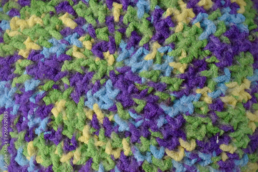 Colorful knitting with visible structure