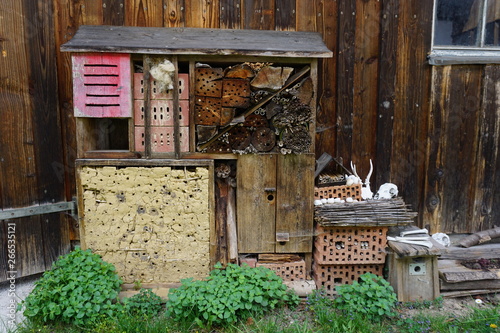 Rustikales Insektenhotel