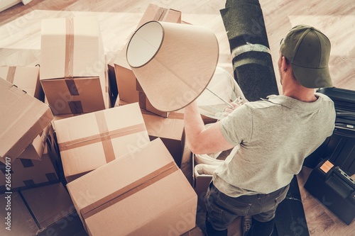 Φωτογραφία Divorced Men Moving Out
