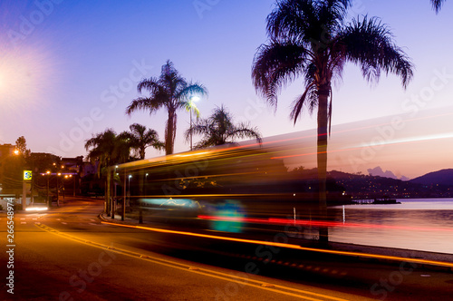Fim de tarde com ônibus em movimento © Hermes Bezerra 