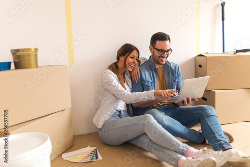 Valokuva Happy couple in their new apartment.