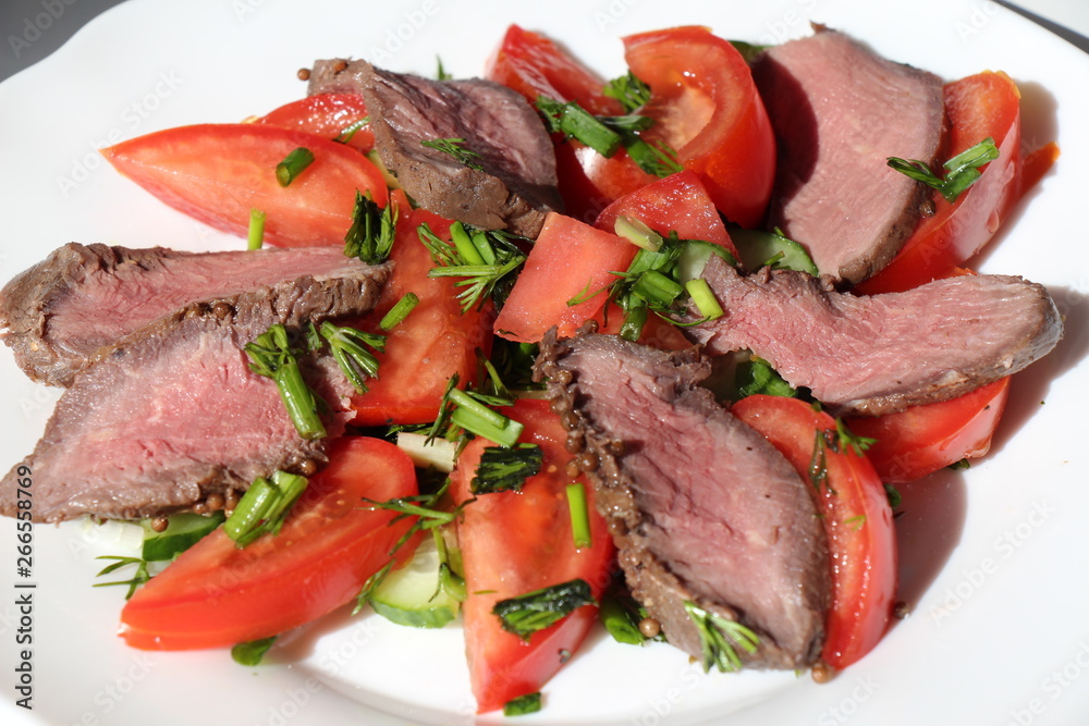 Salad with roast beef and tomatoes Salad with roast beef and tomatoes