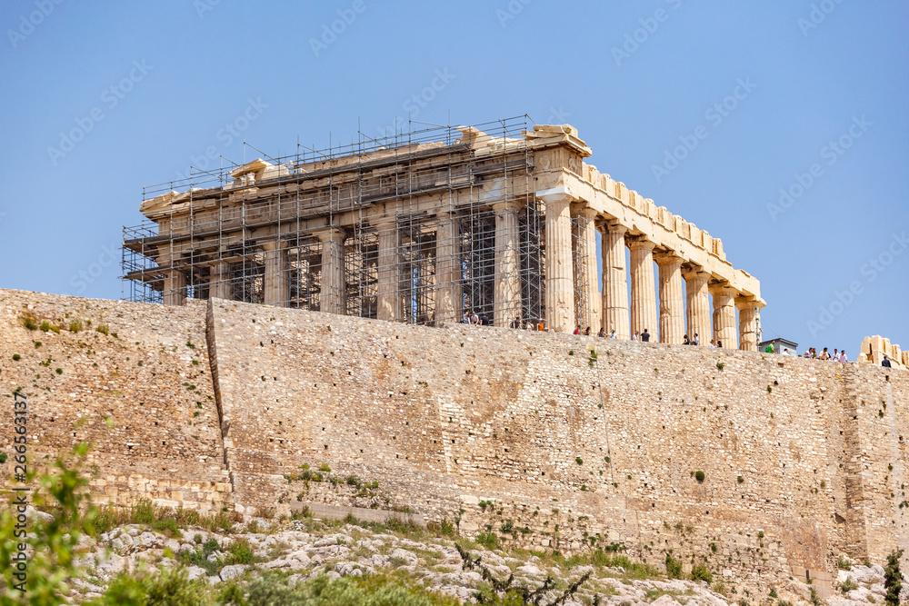 Obraz premium Parthenon temple in Acropolis at Athens, Greece