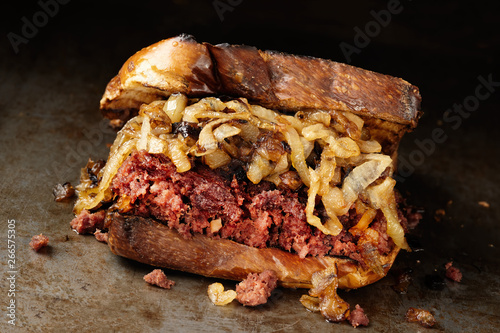 Obraz na płótnie rustic corned beef sandwich w salonie
