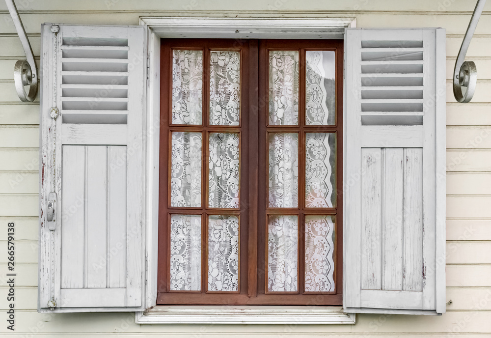 Fenêtre de maison créole 