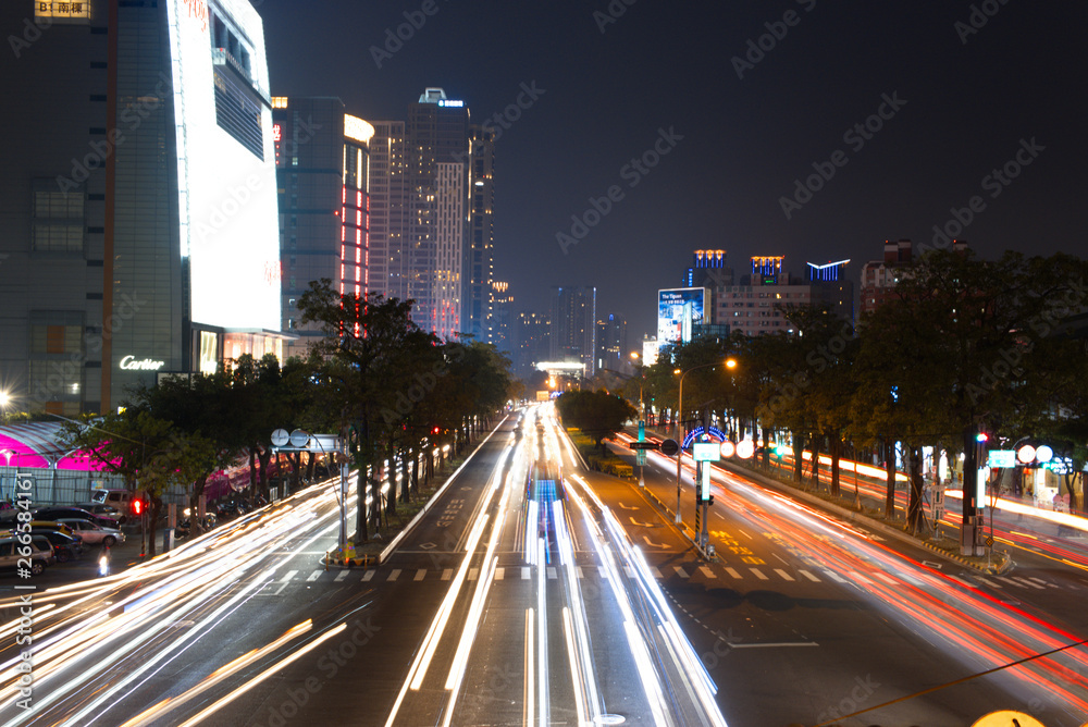 Fototapeta premium traffic in city at night