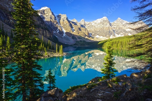 Fototapeta Naklejka Na Ścianę i Meble -  Bannff National Park. Lake Moraine