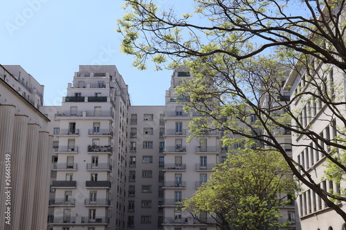 Quartier des Gratte Ciel à Villeurbanne construit entre 1927 et 1934 - Immeubles typiques - Rhône - France © ERIC