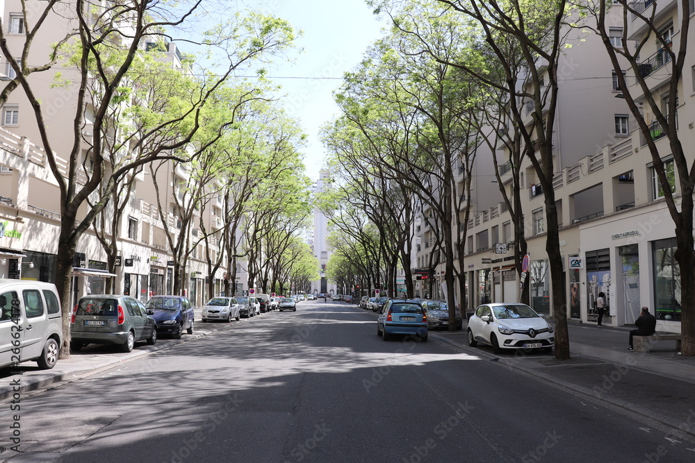 Avenue Henri Barbusse à Villeurbanne - Quartier Gratte Ciel - skyscraper - Département du Rhône - France Avenue Henri Barbusse à Villeurbanne - Quartier Gratte Ciel - skyscraper - Département du Rhône - France