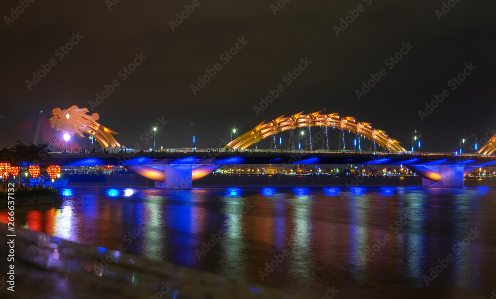 Obraz premium Dragon River Bridge ( Rong Bridge) in Da Nang, Vietnam