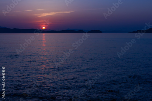 和歌山県加太市の夕日と海